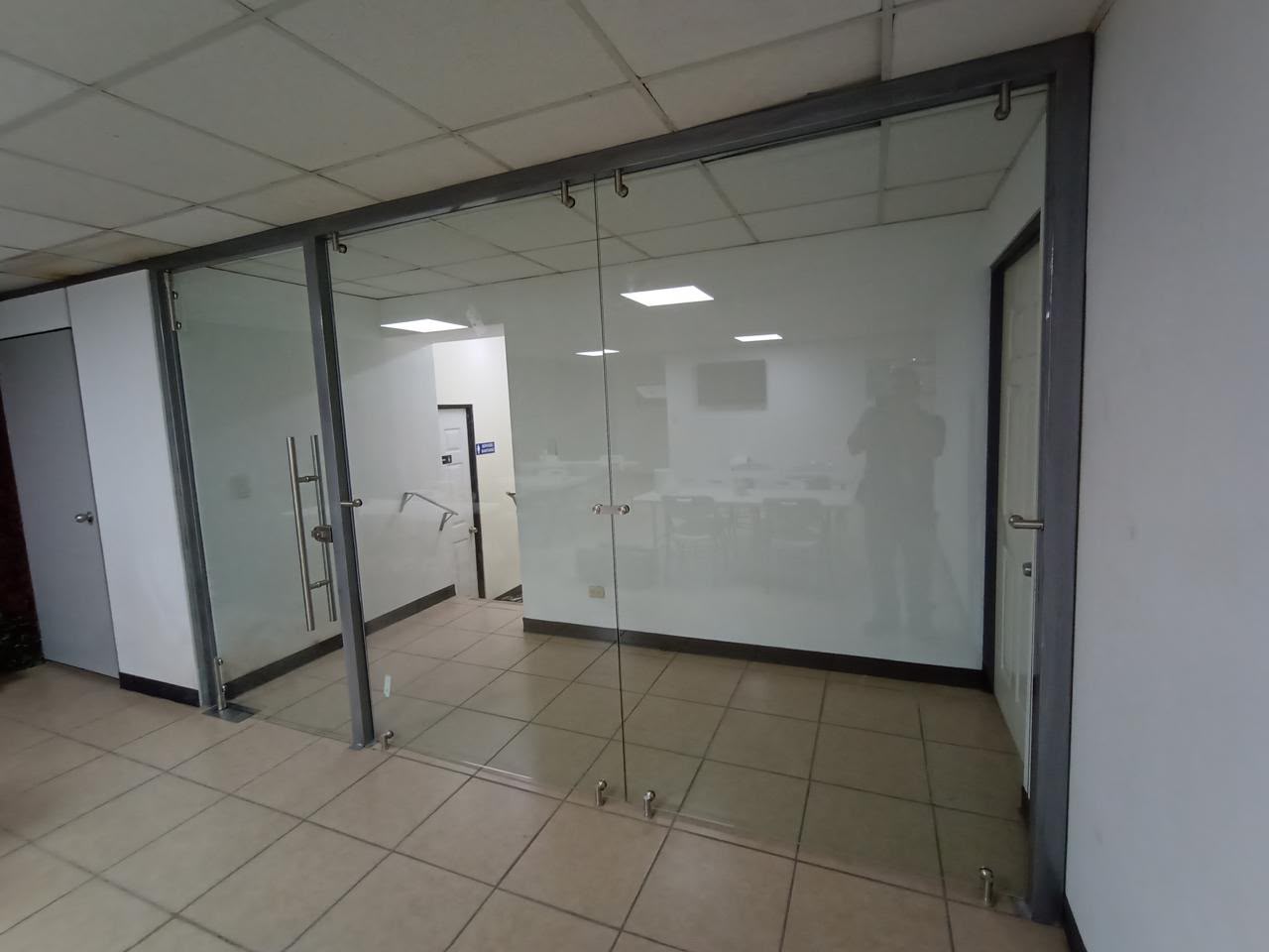 Netma Point · instalación de Vidrios Dayra, vista 1.