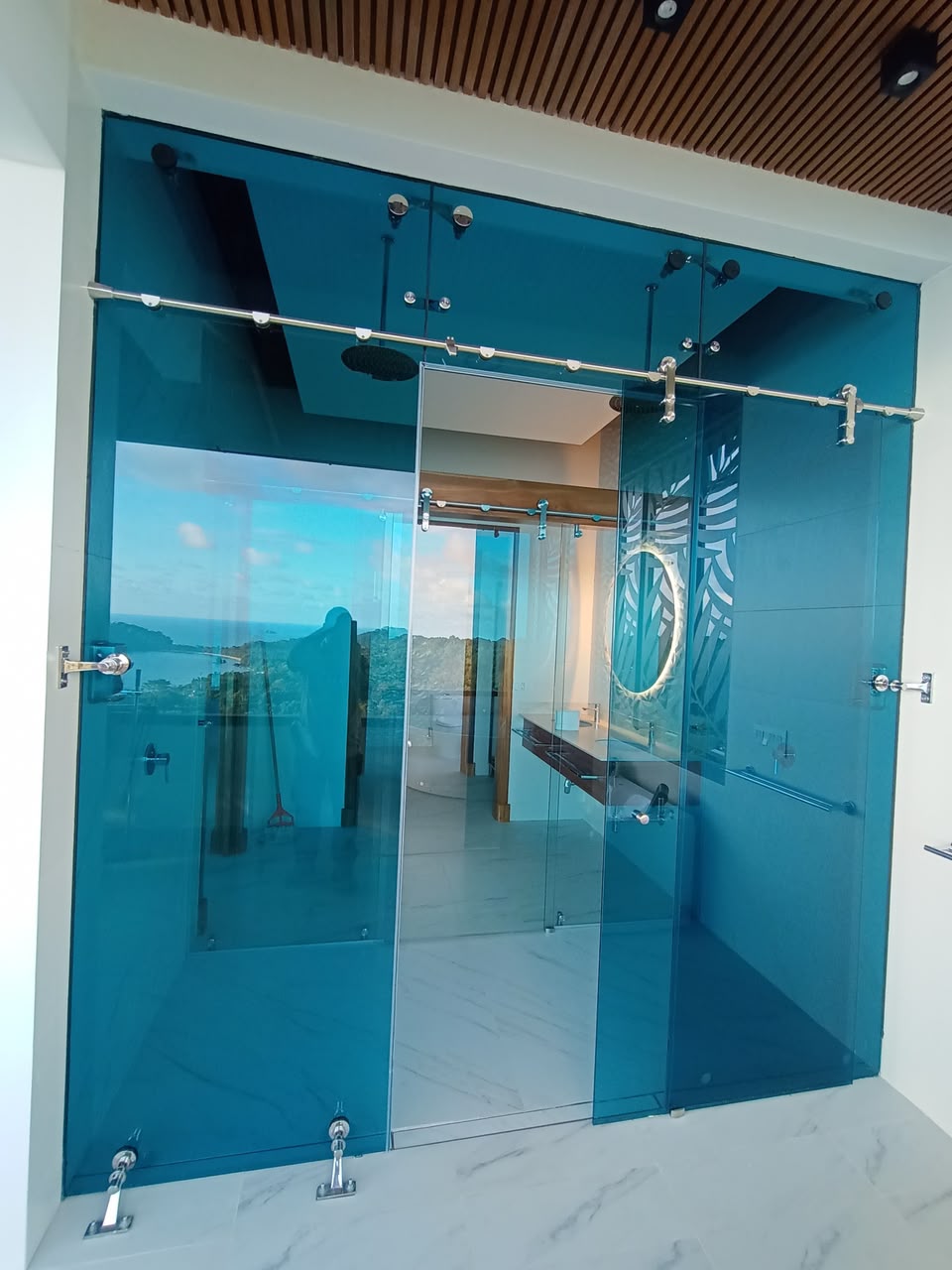 Netma Slide · instalación de Vidrios Dayra, vista 1.