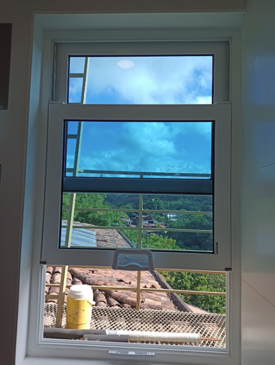 Ventanas guillotina: instalación de Vidrios Dayra, fotografía 2